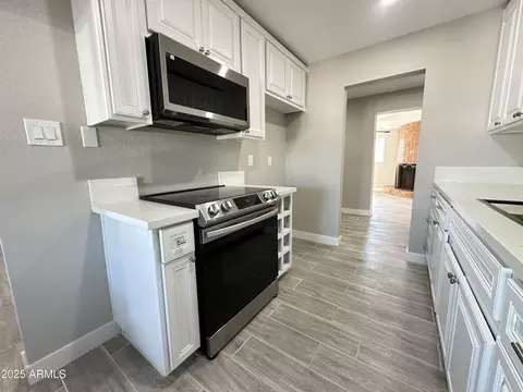 Kitchen - 2315 E Nancy Ln, Phoenix, AZ 85042 photo 2 of 3