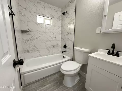 Bath - 2315 E Nancy Ln, Phoenix, AZ 85042 photo 1 of 3