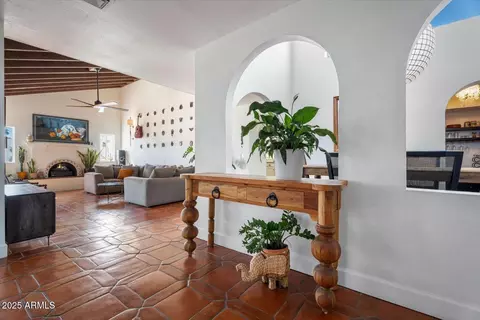 Entry Way - 2022 E Bishop Dr, Tempe, AZ 85282 photo 2 of 2
