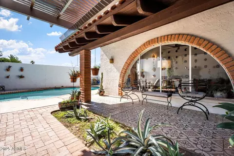 Exterior - 2022 E Bishop Dr, Tempe, AZ 85282 photo 6 of 11