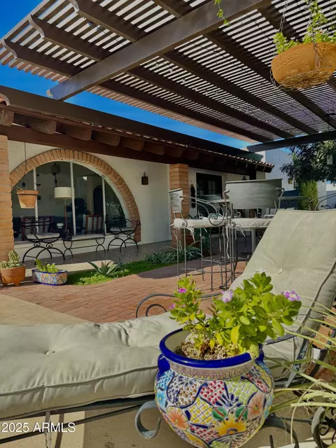 Exterior - 2022 E Bishop Dr, Tempe, AZ 85282 photo 8 of 11