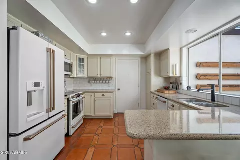 Kitchen - 2022 E Bishop Dr, Tempe, AZ 85282 photo 1 of 6