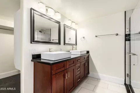 Bath - 2931 N 8th Ave, Phoenix, AZ 85013 photo 1 of 5
