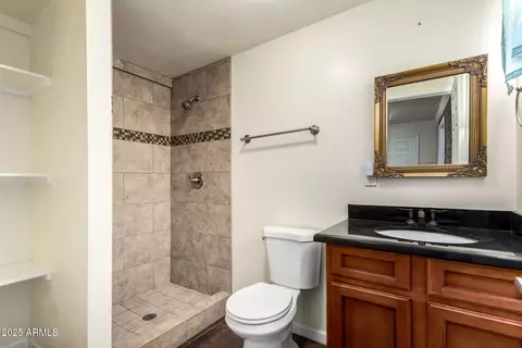Bath - 2931 N 8th Ave, Phoenix, AZ 85013 photo 5 of 5