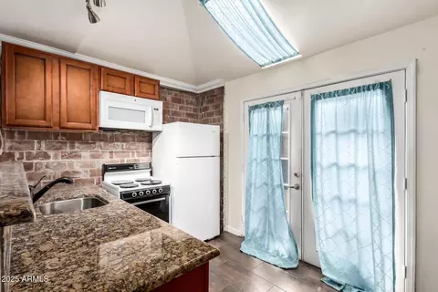 Kitchen - 2931 N 8th Ave, Phoenix, AZ 85013 photo 5 of 6