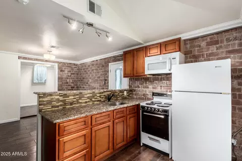 Kitchen - 2931 N 8th Ave, Phoenix, AZ 85013 photo 6 of 6