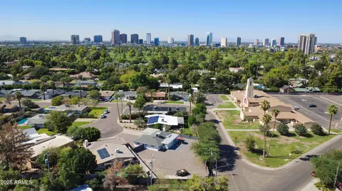 View/Area - 1326 Earll Dr, Phoenix, AZ 85014 photo 2 of 6