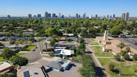 View/Area - 1326 Earll Dr, Phoenix, AZ 85014 photo 3 of 6