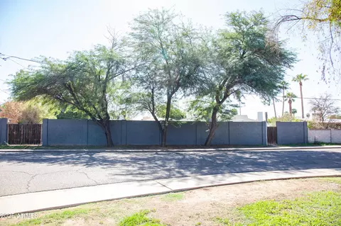 Exterior - 1326 Earll Dr, Phoenix, AZ 85014 photo 1 of 5