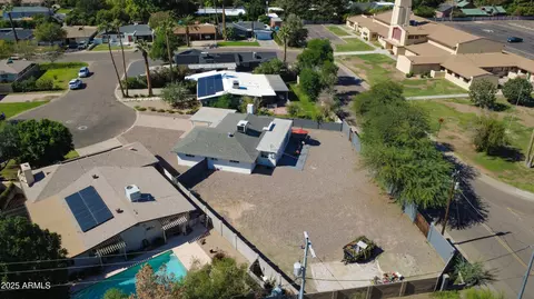 View/Area - 1326 Earll Dr, Phoenix, AZ 85014 photo 4 of 6