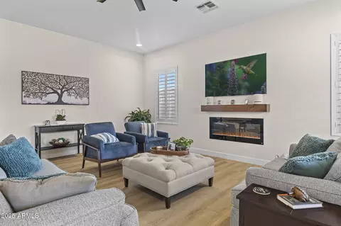 5548 E Via Montoya Dr, Phoenix, AZ 85054