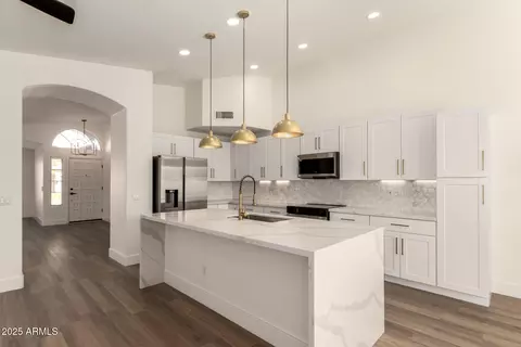 3129 E Oraibi Dr, Phoenix, AZ 85050 photo 10