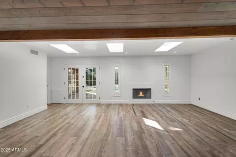 Living - 3420 N 45th St, Phoenix, AZ 85018 photo 2 of 4