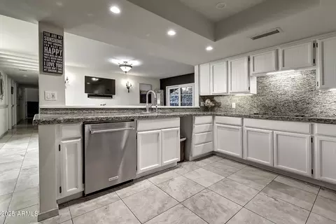 Kitchen - 3050 E Marlette Ave, Phoenix, AZ 85016 photo 3 of 3
