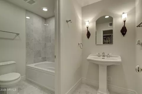Bath - 3050 E Marlette Ave, Phoenix, AZ 85016 photo 5 of 5
