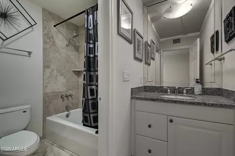 Bath - 3050 E Marlette Ave, Phoenix, AZ 85016 photo 1 of 5