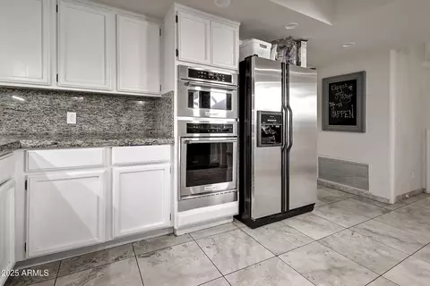 Kitchen - 3050 E Marlette Ave, Phoenix, AZ 85016 photo 2 of 3