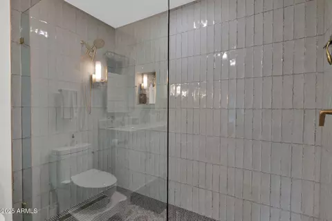 Bath - 4834 Earll Dr E, Phoenix, AZ 85018 photo 6 of 7