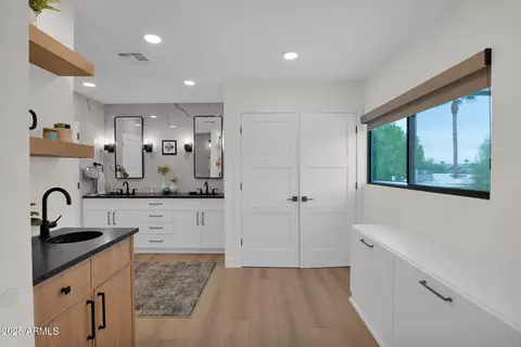 Bath - 4834 Earll Dr E, Phoenix, AZ 85018 photo 1 of 7