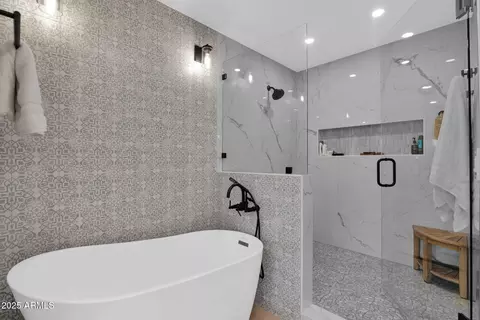 Bath - 4834 Earll Dr E, Phoenix, AZ 85018 photo 3 of 7