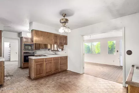 8236 N 15th Dr, Phoenix, AZ 85021 photo 9