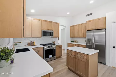 Kitchen - 4438 E Rowel Rd, Phoenix, AZ 85050 photo 2 of 4