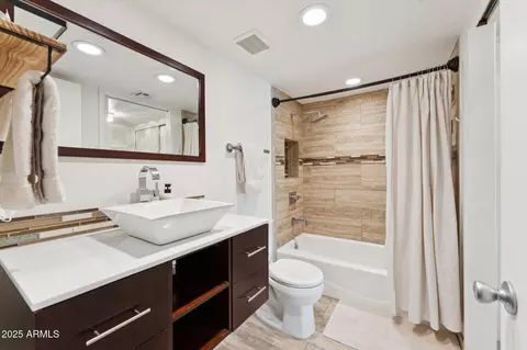 Bath - 7628 N 19th Dr, Phoenix, AZ 85021 photo 2 of 2