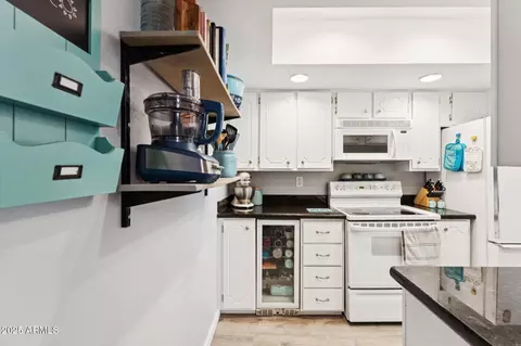 Kitchen - 7628 N 19th Dr, Phoenix, AZ 85021 photo 3 of 3