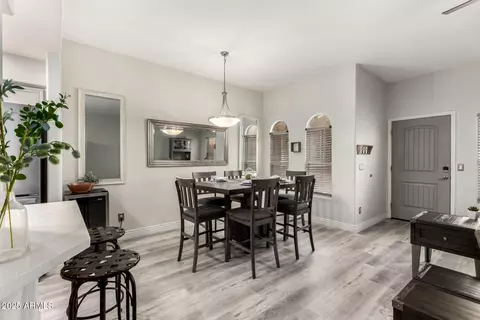 Dining - 5015 E Cheyenne Dr #31, Phoenix, AZ 85044 photo 1 of 3
