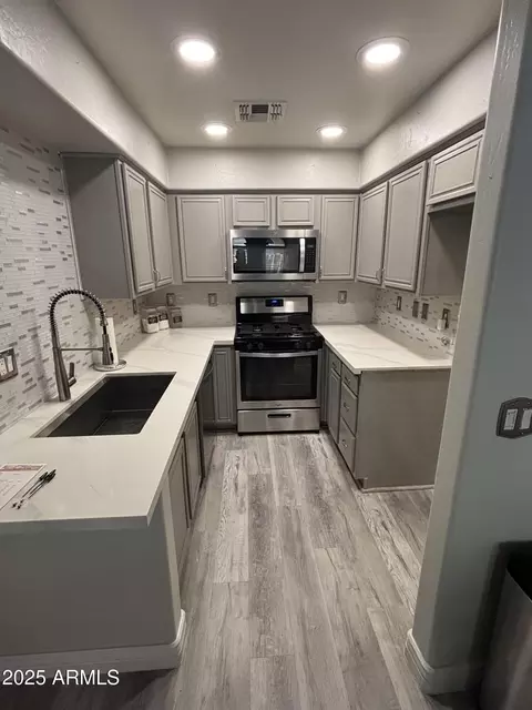 Kitchen - 5015 E Cheyenne Dr #31, Phoenix, AZ 85044 photo 1 of 1