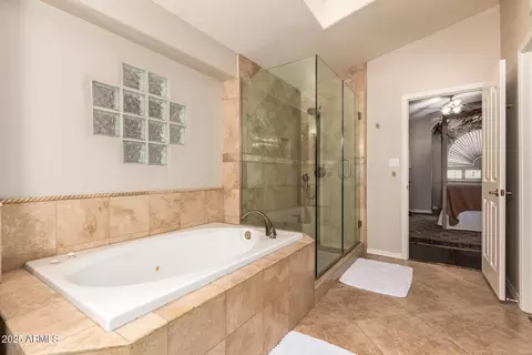 Bath - 1706 E Waltann Ln, Phoenix, AZ 85022 photo 1 of 4