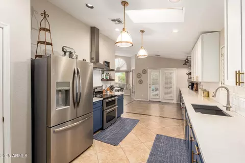 Kitchen - 1706 E Waltann Ln, Phoenix, AZ 85022 photo 3 of 3
