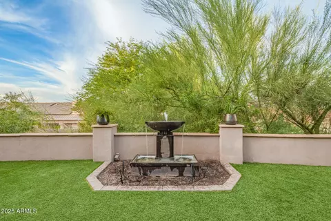 Exterior - 1706 E Waltann Ln, Phoenix, AZ 85022 photo 7 of 8