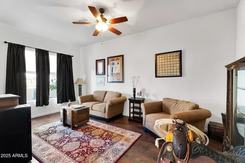 Living - 907 E Carlise Rd, Phoenix, AZ 85086 photo 5 of 5