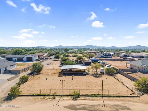 View/Area - 907 E Carlise Rd, Phoenix, AZ 85086 photo 1 of 14