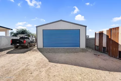 Exterior - 907 E Carlise Rd, Phoenix, AZ 85086 photo 14 of 17