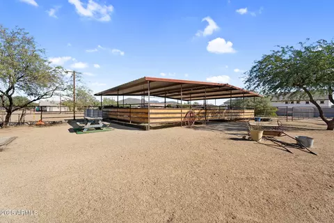Exterior - 907 E Carlise Rd, Phoenix, AZ 85086 photo 12 of 17