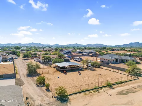 View/Area - 907 E Carlise Rd, Phoenix, AZ 85086 photo 3 of 14