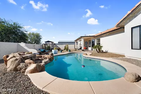 Exterior - 907 E Carlise Rd, Phoenix, AZ 85086 photo 4 of 17