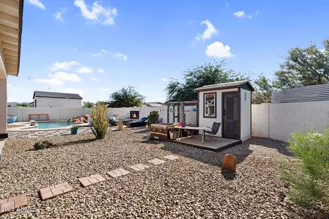 Exterior - 907 E Carlise Rd, Phoenix, AZ 85086 photo 9 of 17