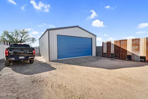 Exterior - 907 E Carlise Rd, Phoenix, AZ 85086 photo 15 of 17
