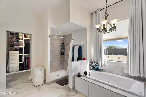 Bath - 907 E Carlise Rd, Phoenix, AZ 85086 photo 2 of 5