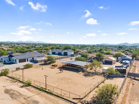 View/Area - 907 E Carlise Rd, Phoenix, AZ 85086 photo 2 of 14
