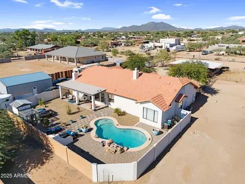 View/Area - 907 E Carlise Rd, Phoenix, AZ 85086 photo 8 of 14