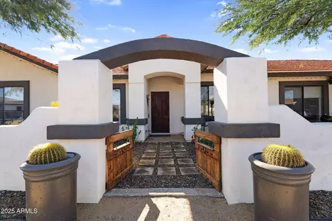 Exterior - 907 E Carlise Rd, Phoenix, AZ 85086 photo 3 of 17