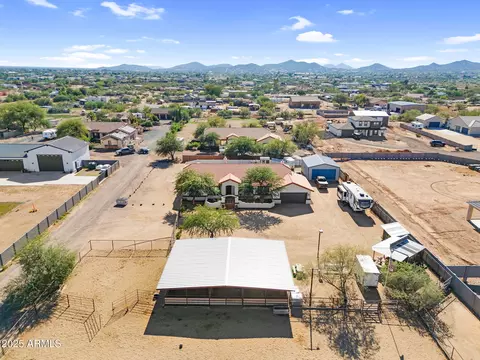 View/Area - 907 E Carlise Rd, Phoenix, AZ 85086 photo 4 of 14
