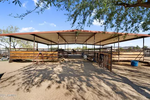Exterior - 907 E Carlise Rd, Phoenix, AZ 85086 photo 13 of 17