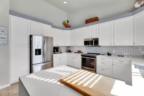 Kitchen - 907 E Carlise Rd, Phoenix, AZ 85086 photo 3 of 5