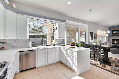 Kitchen - 907 E Carlise Rd, Phoenix, AZ 85086 photo 5 of 5
