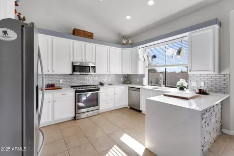 Kitchen - 907 E Carlise Rd, Phoenix, AZ 85086 photo 2 of 5